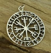 Vegvísir met rune tekens zilver